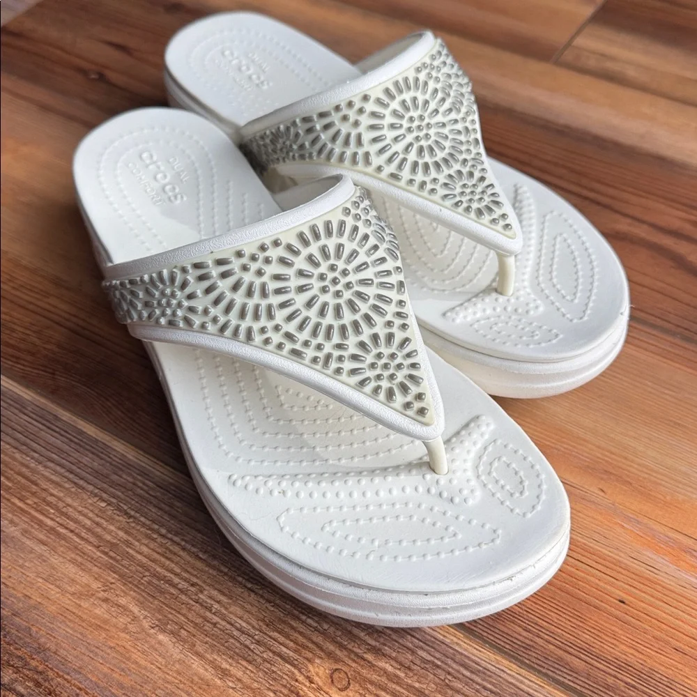Crocs Dual Comfort Sandals Women’s Size 7 white Lightweight Summer Slide - Picture 3 of 3